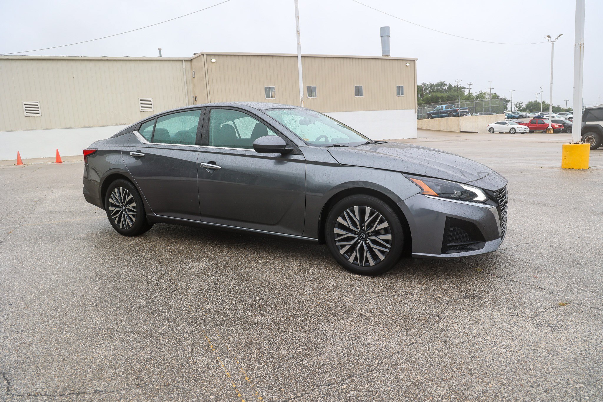 Used 2023 Gun Metallic Nissan 2.5 SV image 5