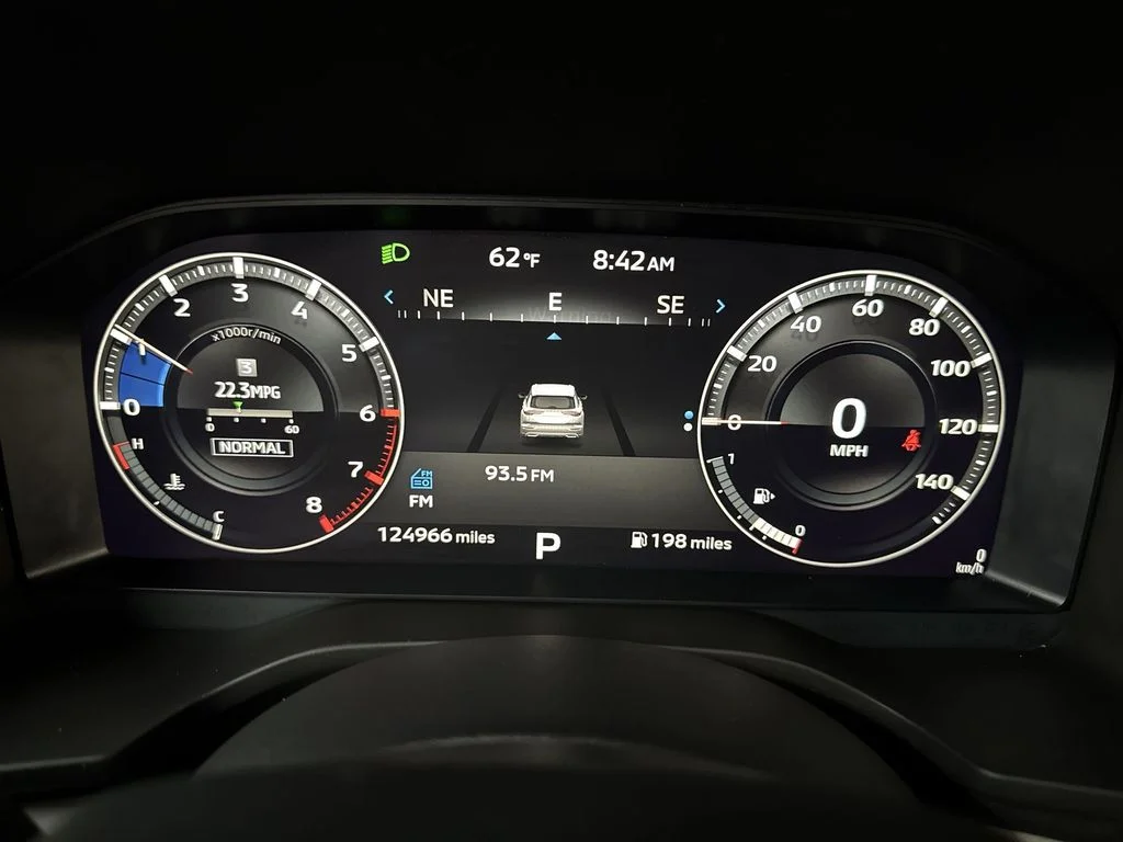 Used 2022  Mitsubishi SEL image 24
