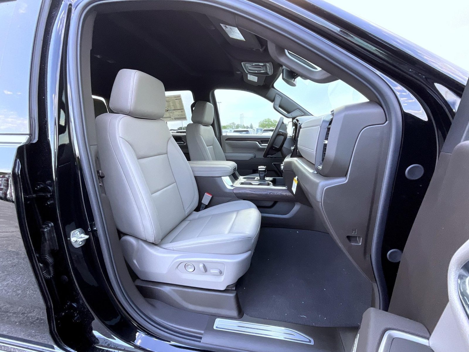 2026 GMC Sierra 1500 SLT - Photo 15