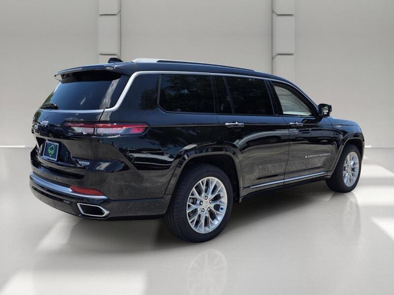 Used 2021 Diamond Black Crystal Pearlcoa JEEP SUMMIT 4X4 image 5