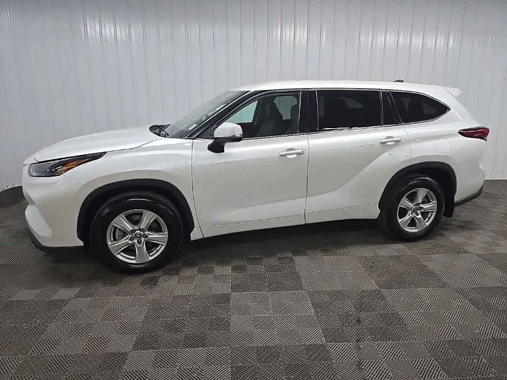 Used 2022 Beige Toyota LE image 5