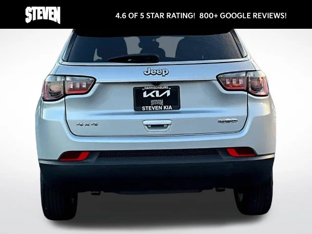 Used 2024 Silver Jeep Latitude image 5