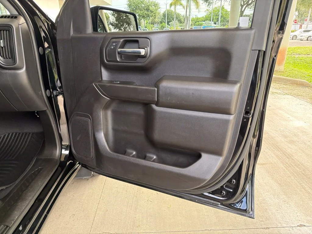 Used 2023 Black Chevrolet Custom image 27