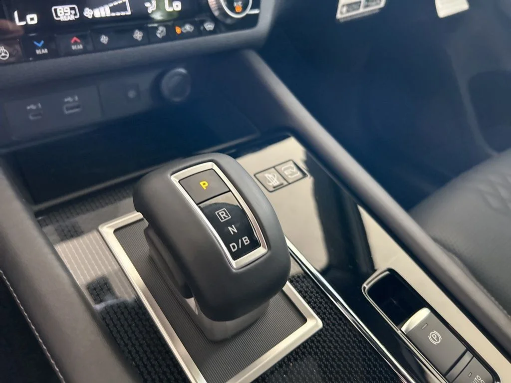2025 Mitsubishi Outlander Plug-in Hybrid SEL Black Edition - Photo 8