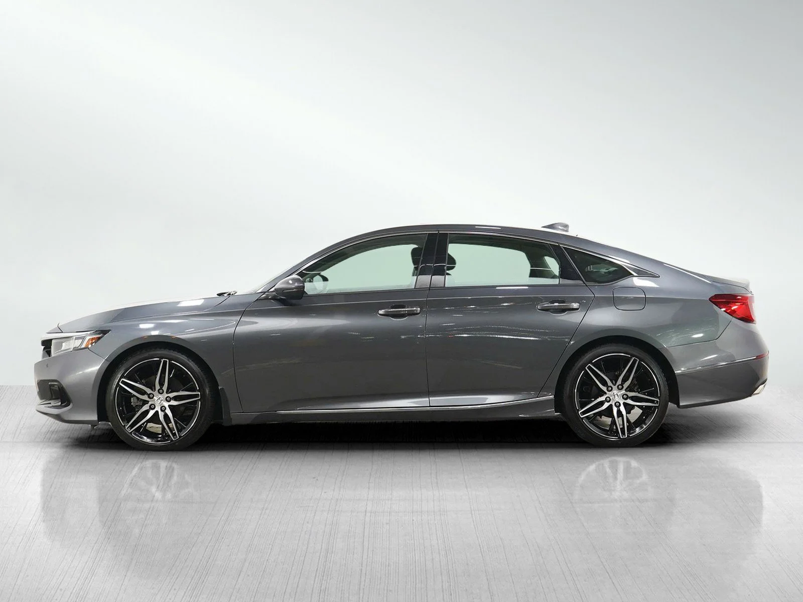 Used 2022 Honda Accord Touring with VIN 1HGCV2F97NA800765 for sale in Burnsville, Minnesota