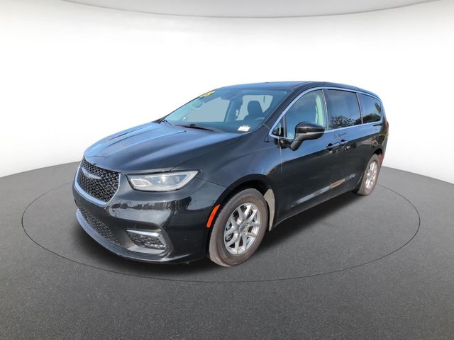 Certified Pre-Owned 2023 Chrysler Pacifica Touring L 4D Passenger Van