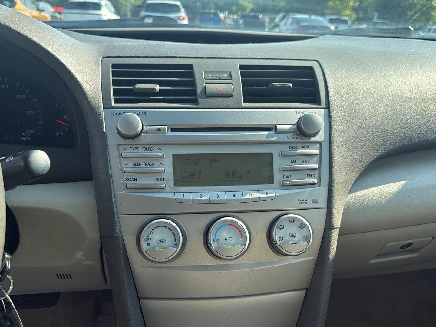 Used 2010  Toyota LE image 18