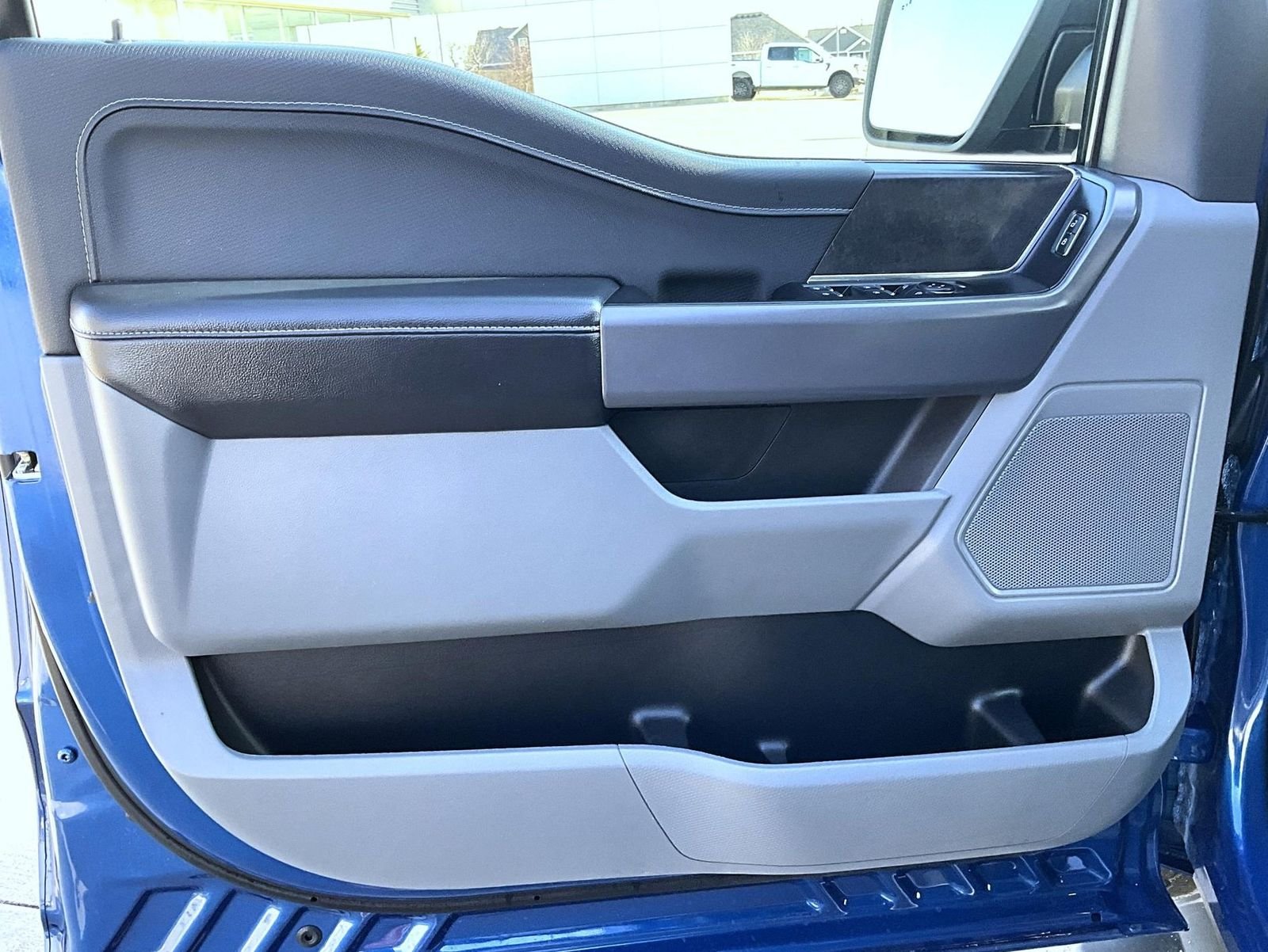 Used 2025 Blue Ford XLT image 9