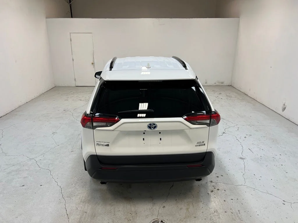 Used 2022 White Toyota XLE image 4