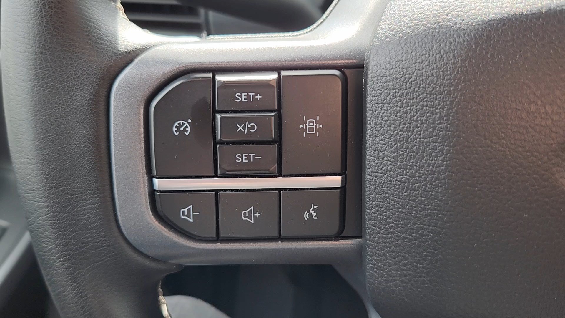 2025 Ford F-150 XLT - Photo 12