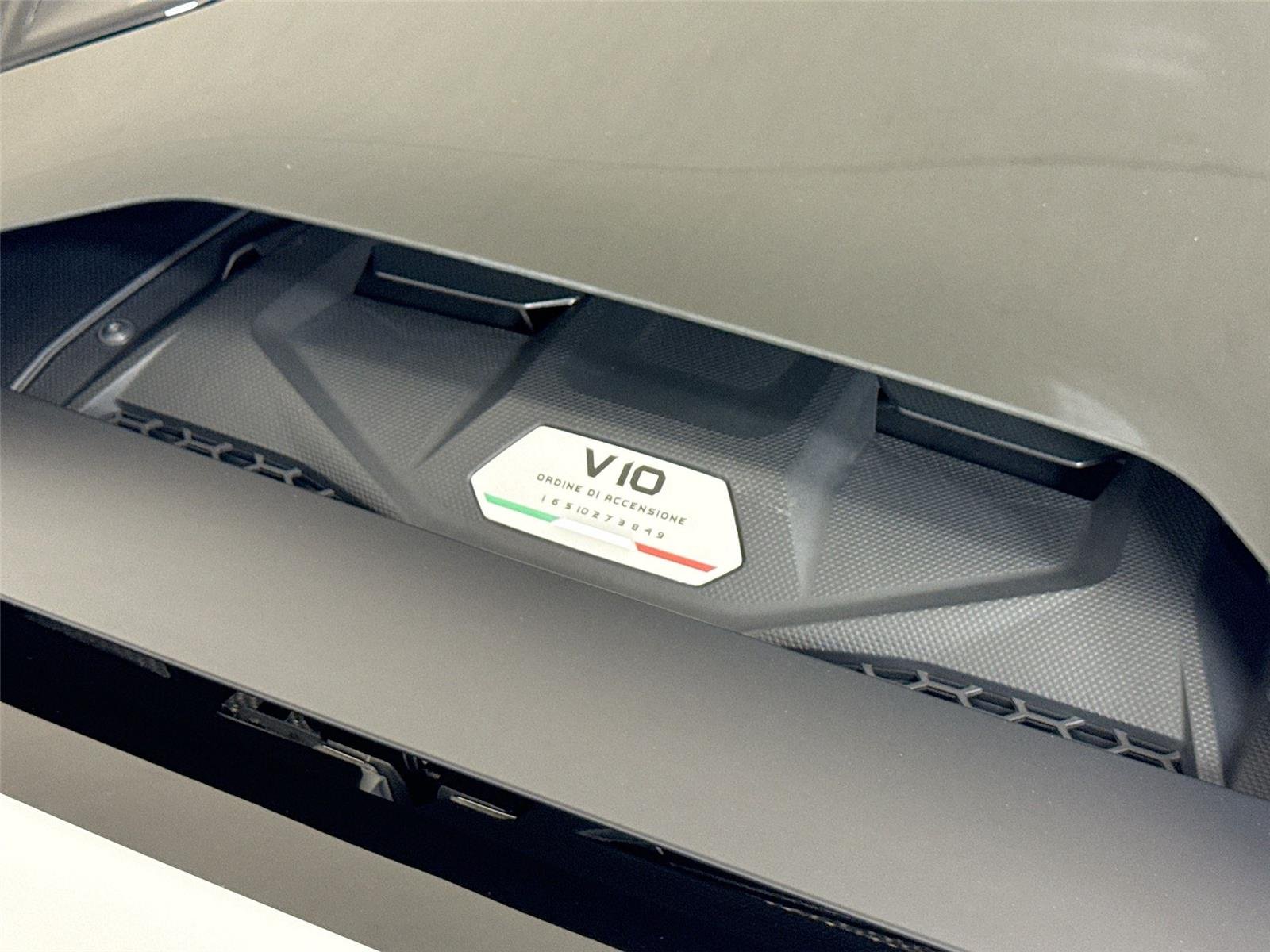 Used 2022 Bianco Canopus Lamborghini  image 39