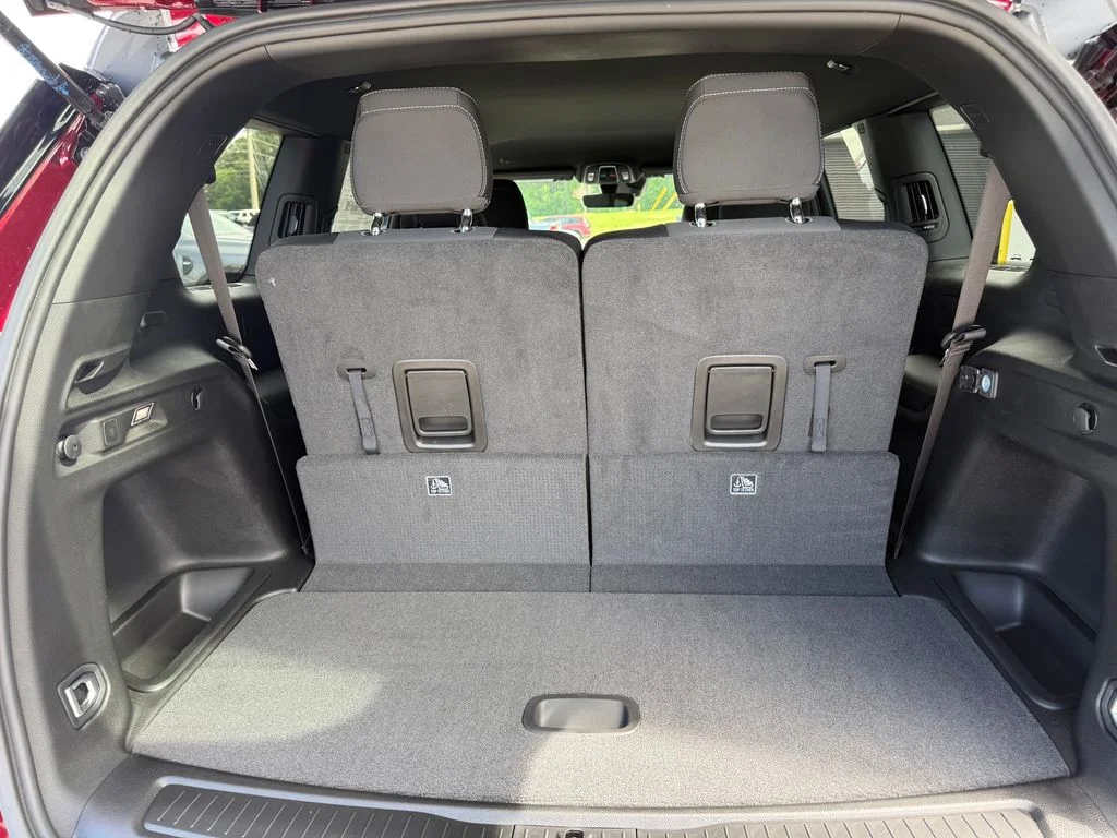 New 2026 Velvet Red Pearlcoat Jeep Laredo image 23