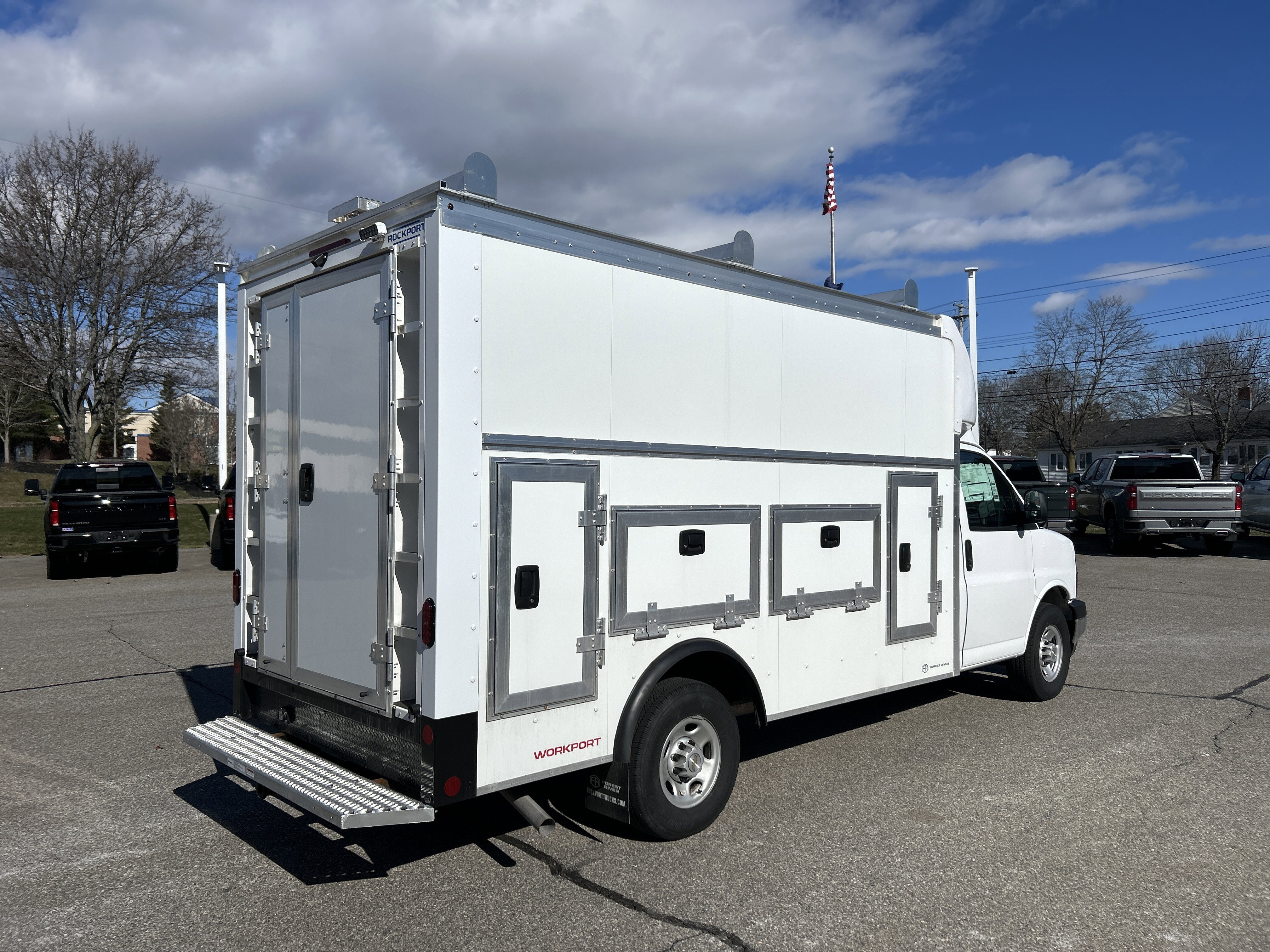 New 2026 Summit White Chevrolet 1WT image 2