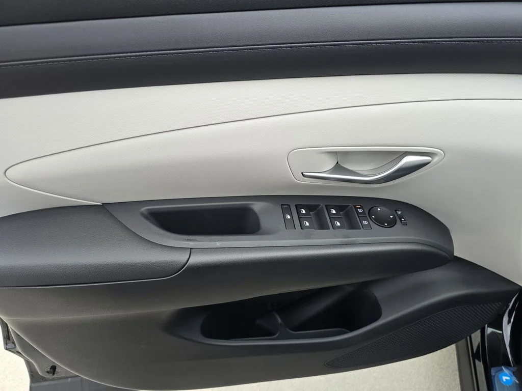 New 2026 Black Hyundai SE image 15