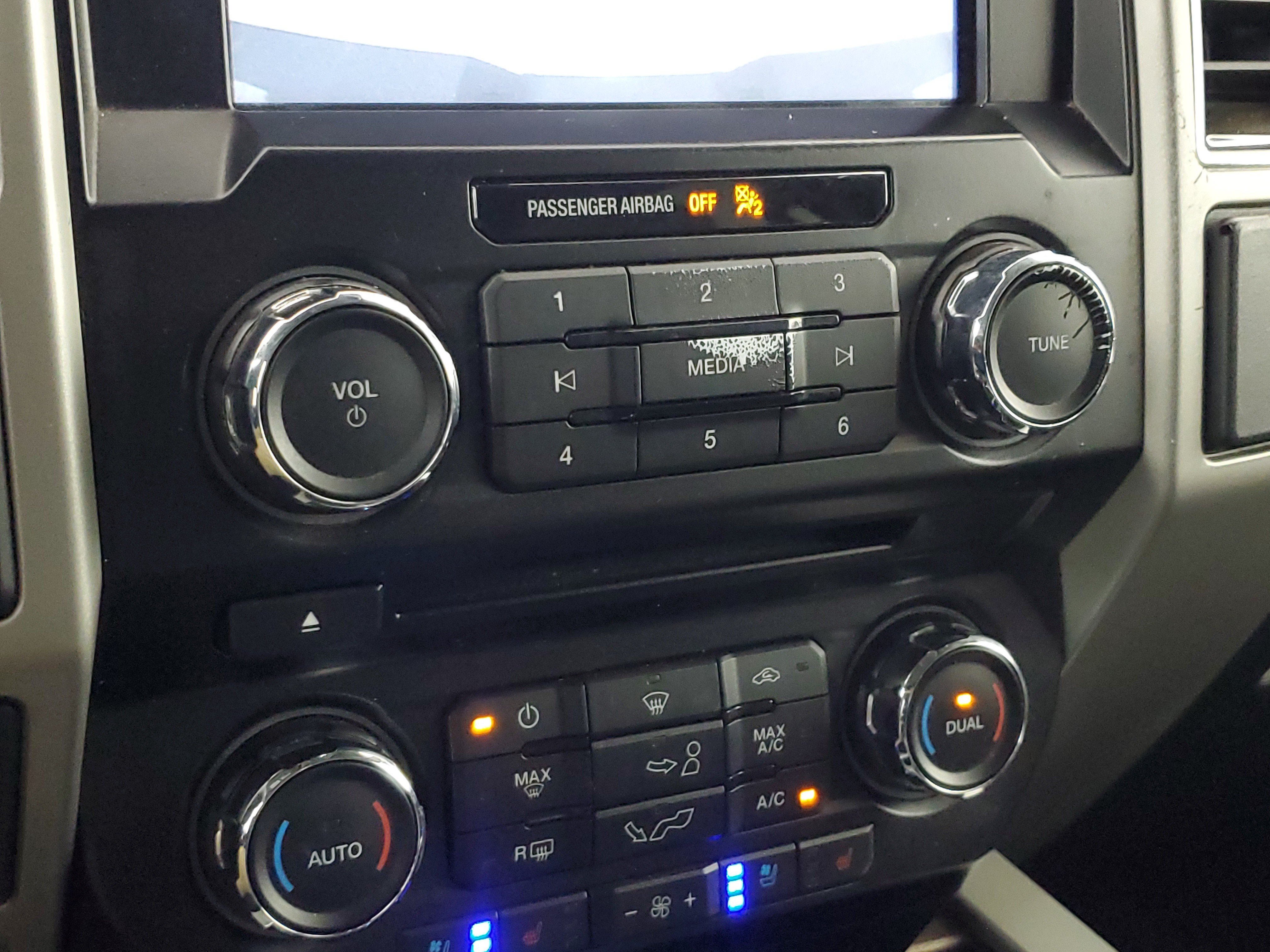 Used 2018 Gray Ford LARIAT image 27