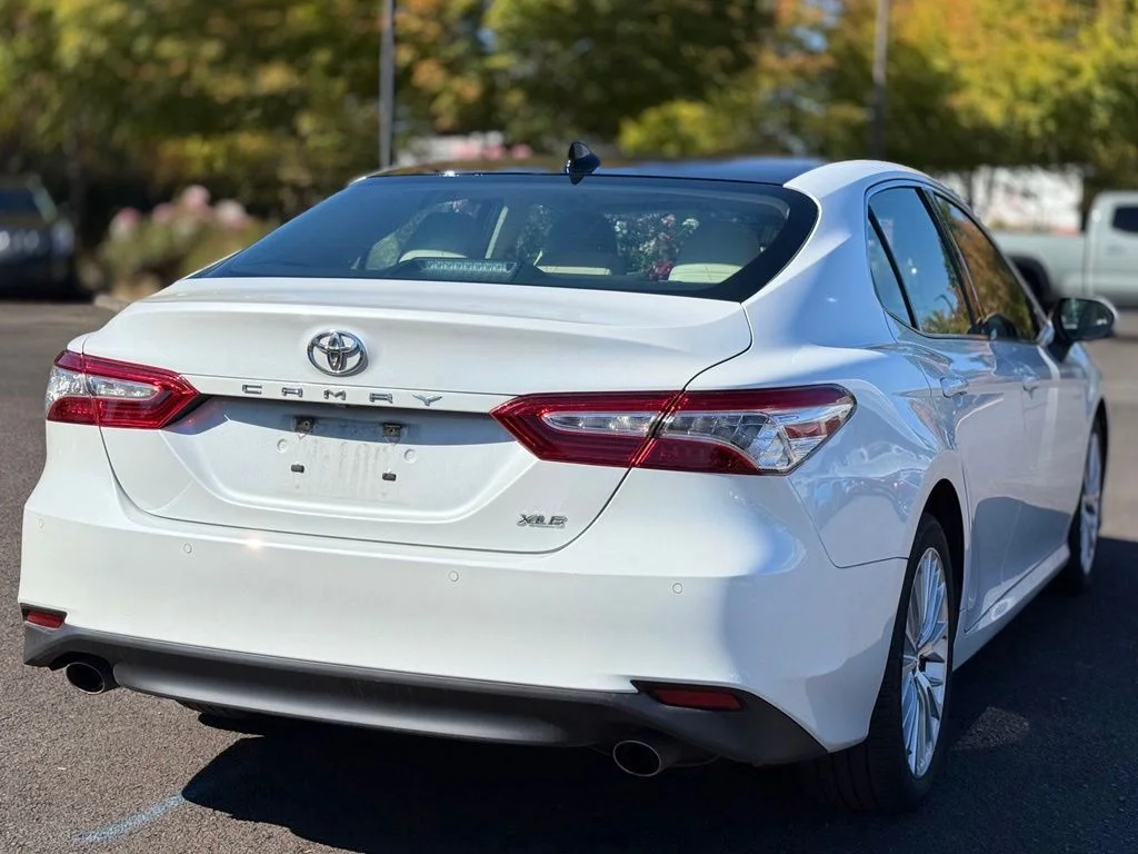 Used 2018 Beige Toyota XLE image 5