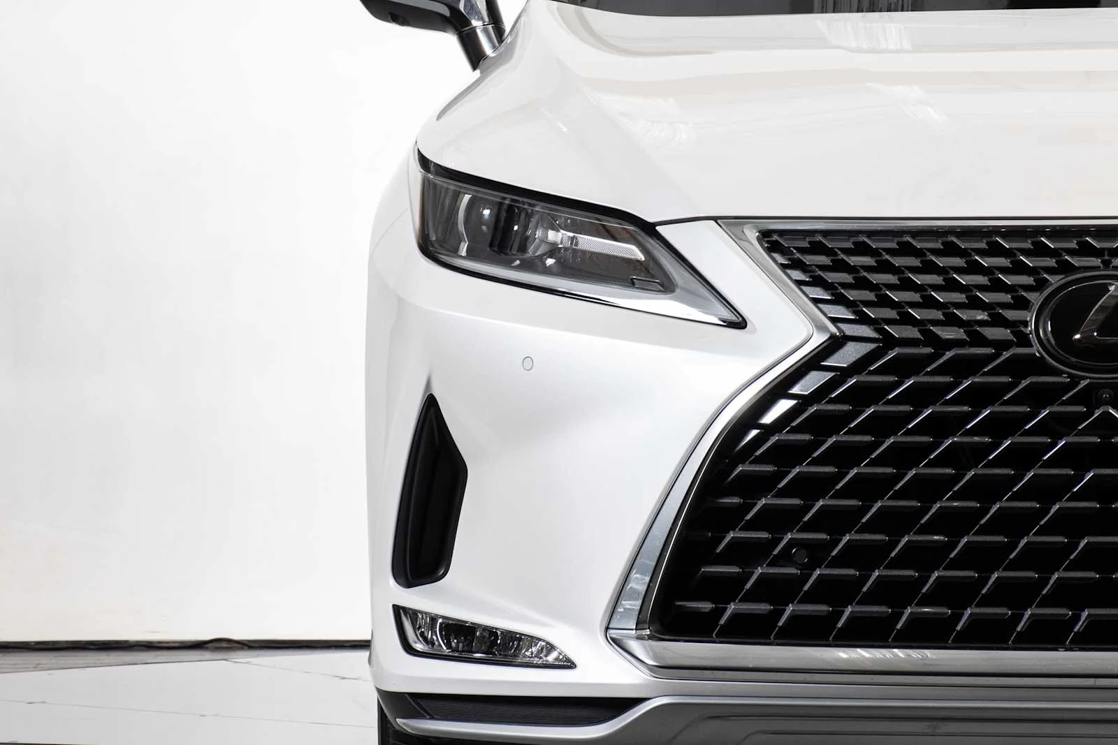 Certified Used 2022 EMINENT WHITE PEARL Lexus  image 11