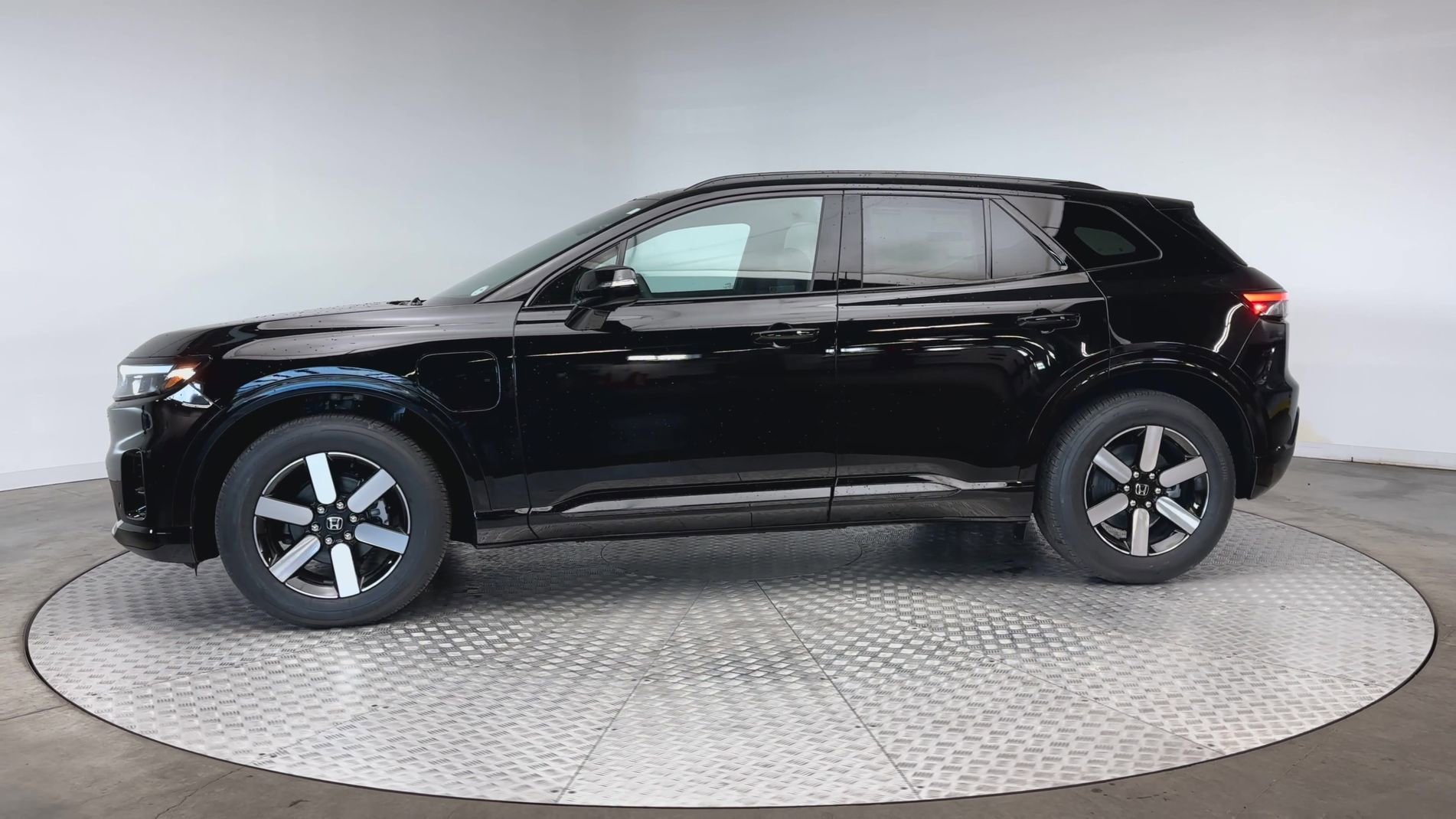New 2026 Raven Black Honda Touring image 5