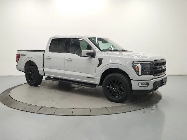 Used 2024 Avalanche Ford LARIAT image 3