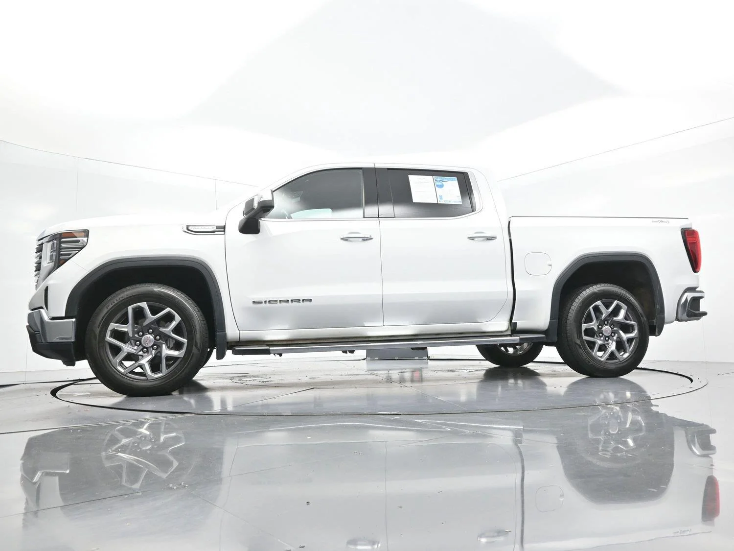 Used 2022 Summit White GMC SLT image 47