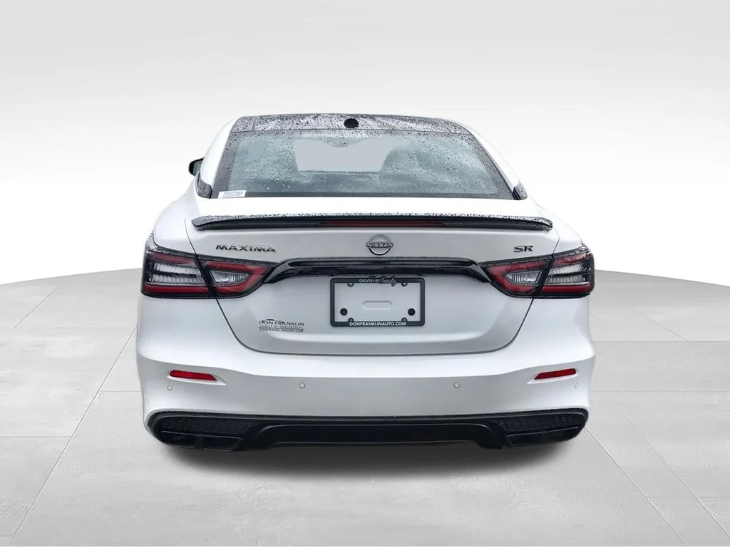 Used 2023 White Nissan SR image 9
