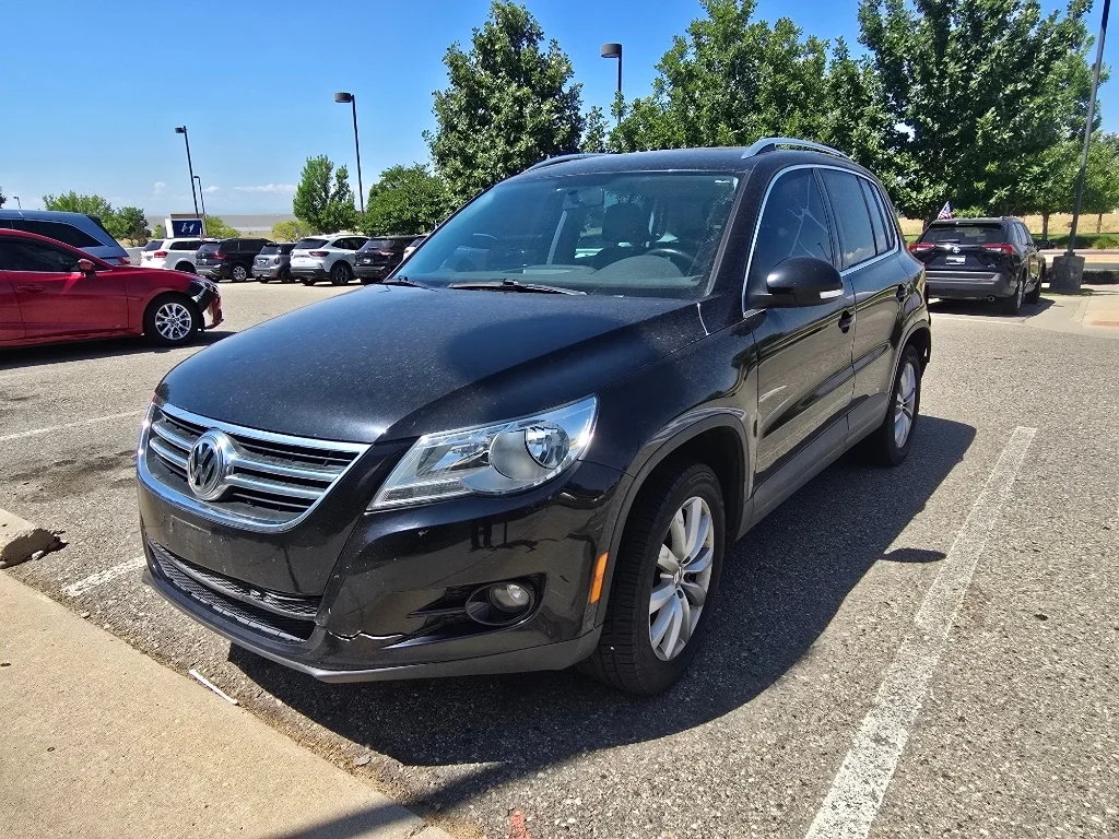 Used 2011 Deep Black Metallic Volkswagen SE 4Motion image 12