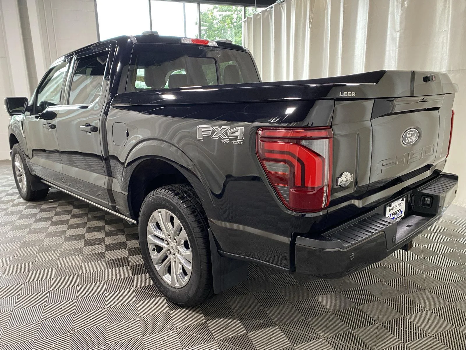 Used 2024 Black Metallic Ford King Ranch image 10