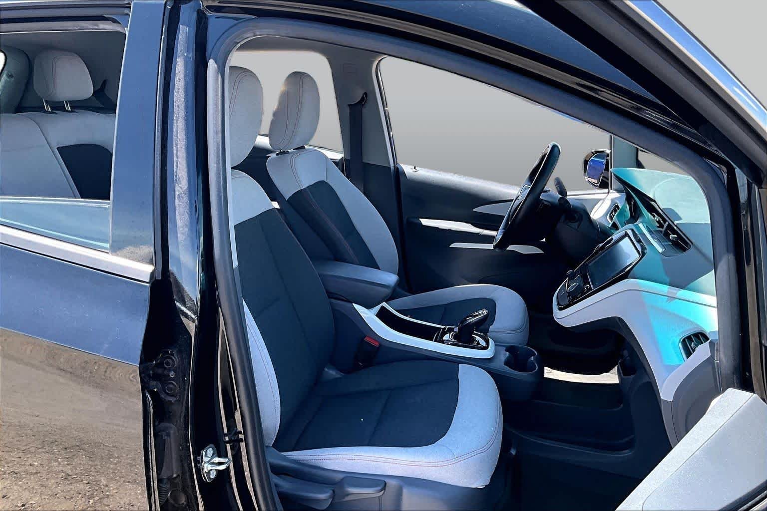 Pre-Owned 2017 Chevrolet Bolt EV LT