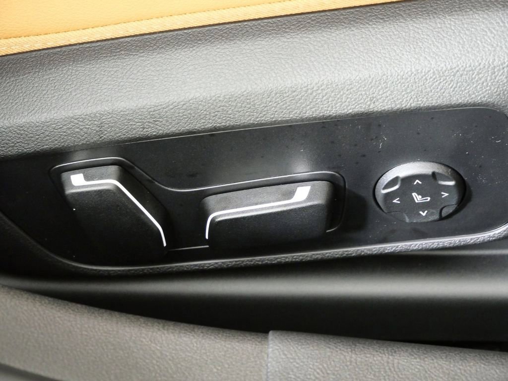 Used 2026 Skyscraper Grey Metallic BMW 330i xDrive image 23