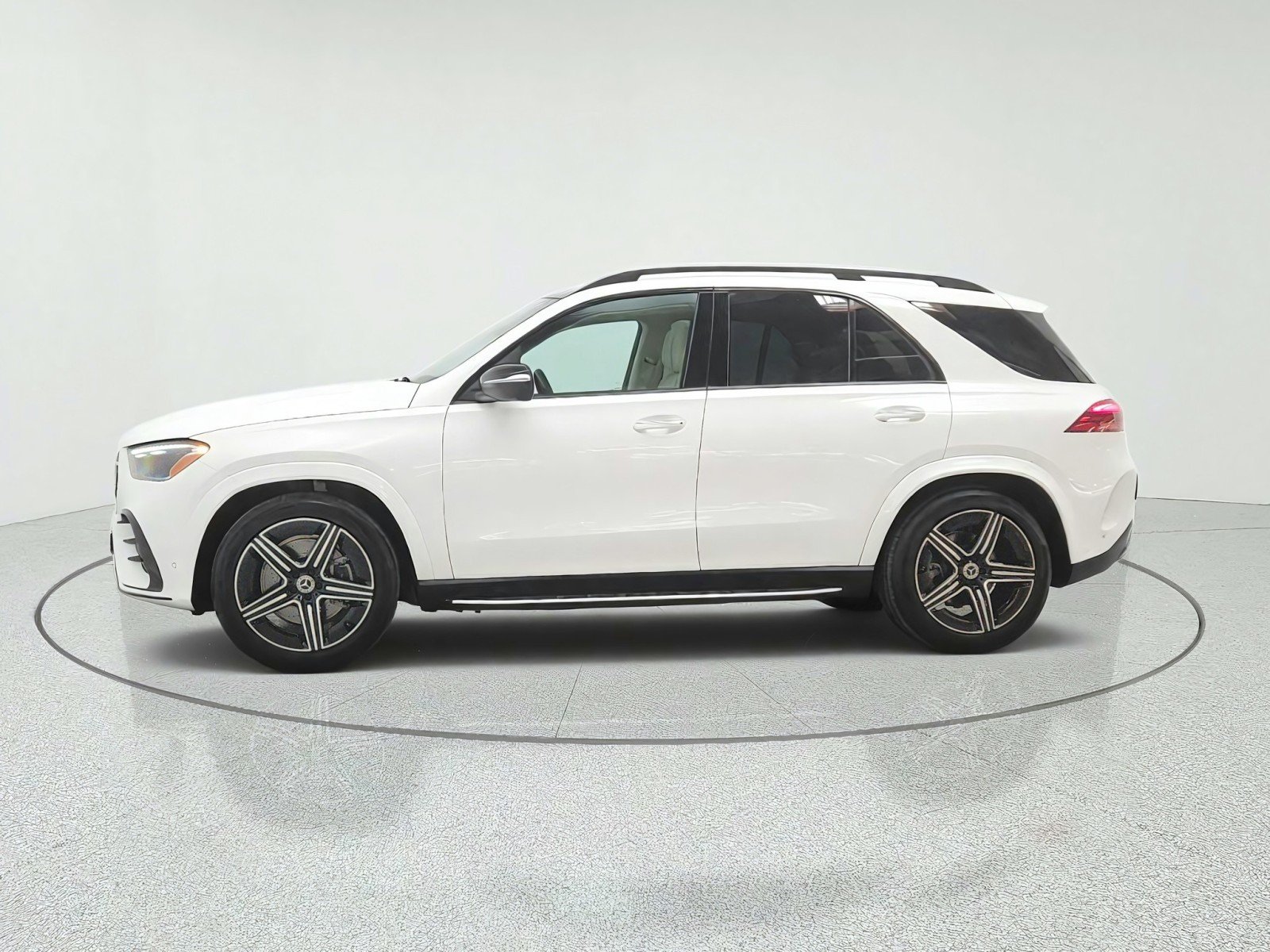 Used 2024 Polar White Mercedes-Benz GLE 450 4MATIC® SUV image 8