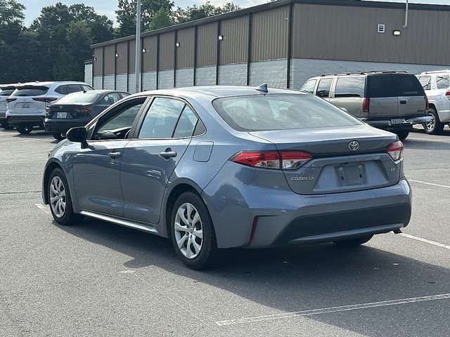 Used 2020  Toyota LE image 4