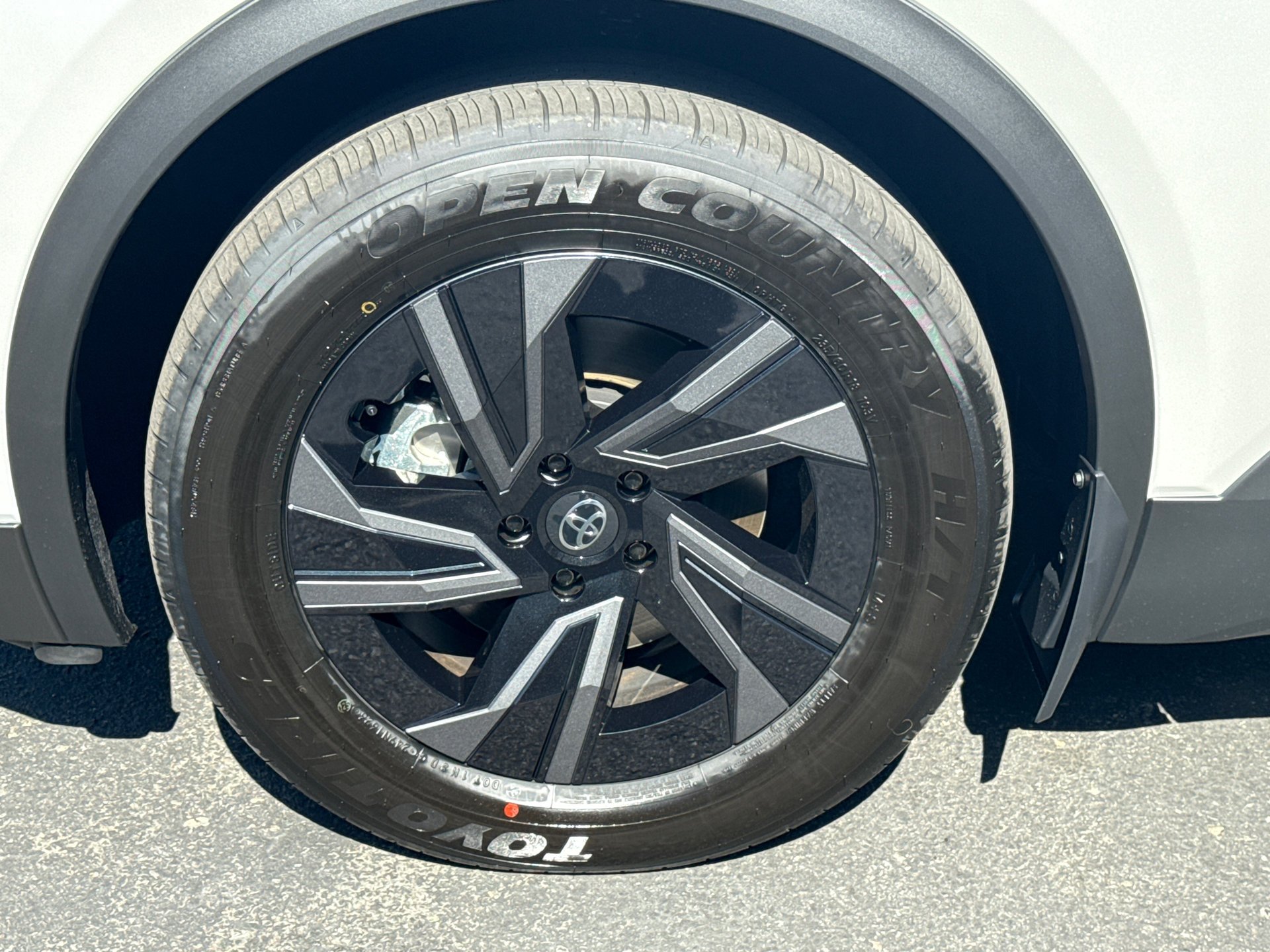New 2026 Wind Chill Pearl <sup>1</sup> Toyota  SE image 5