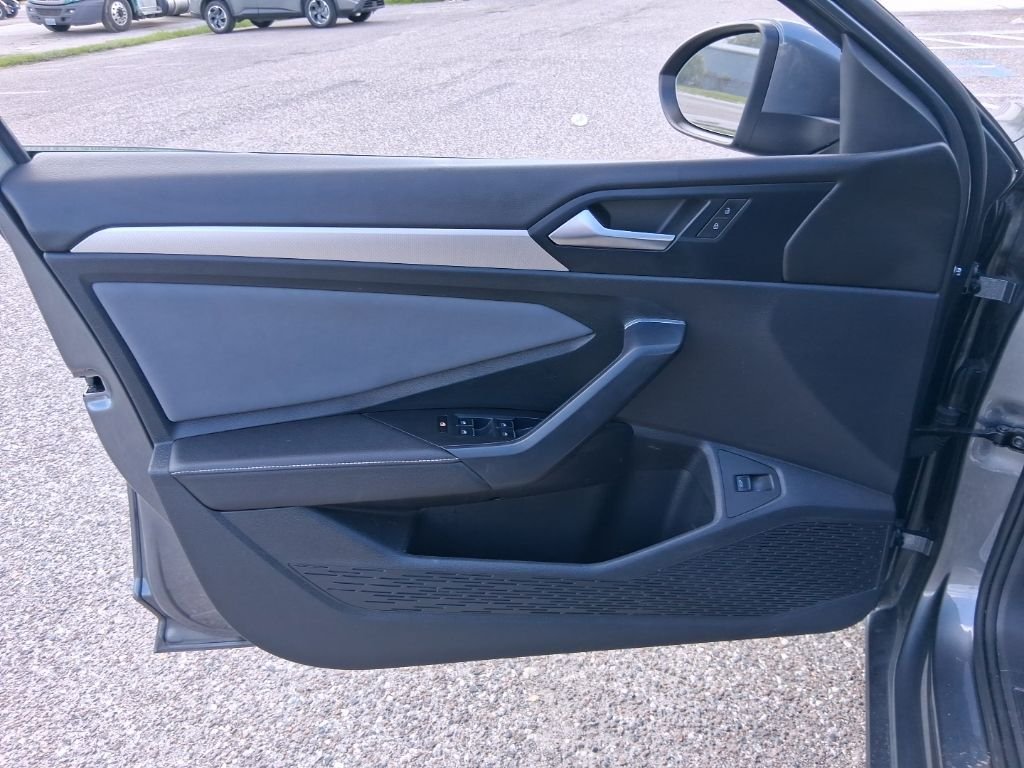 2025 Volkswagen Jetta SE - Photo 12