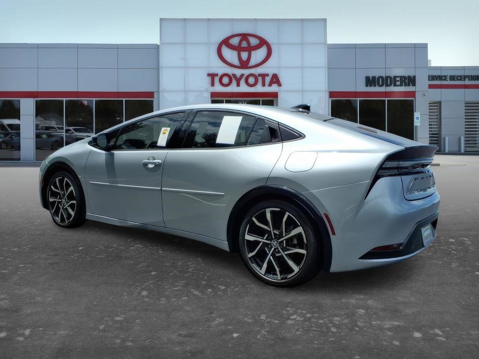 Used 2026 Cutting Edge Toyota XSE image 3