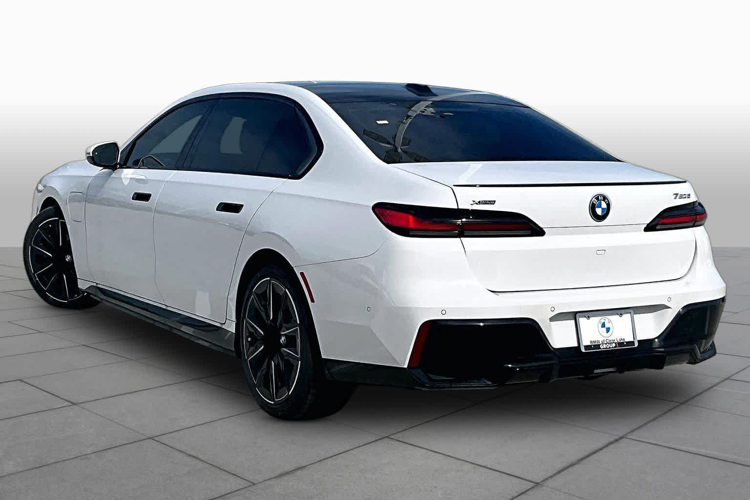 Used 2026 Alpine White BMW 750e xDrive image 11