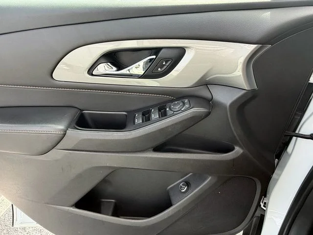 Used 2020 White Chevrolet 3LT image 33
