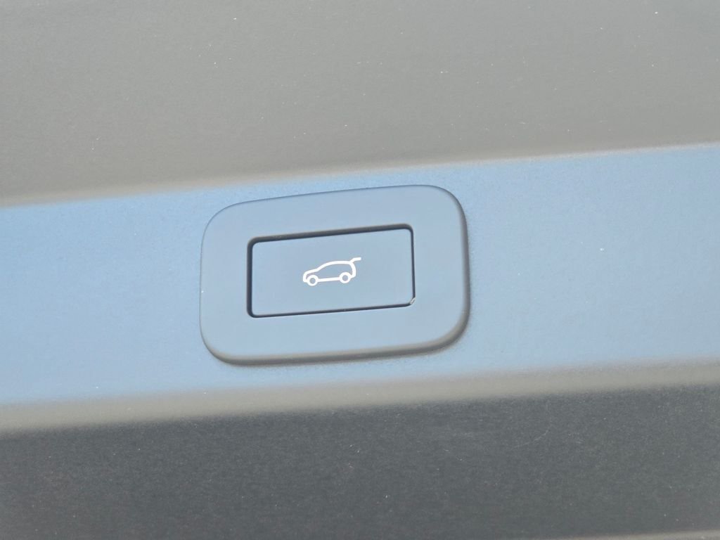 New 2026 Fuji White LAND ROVER SE image 13