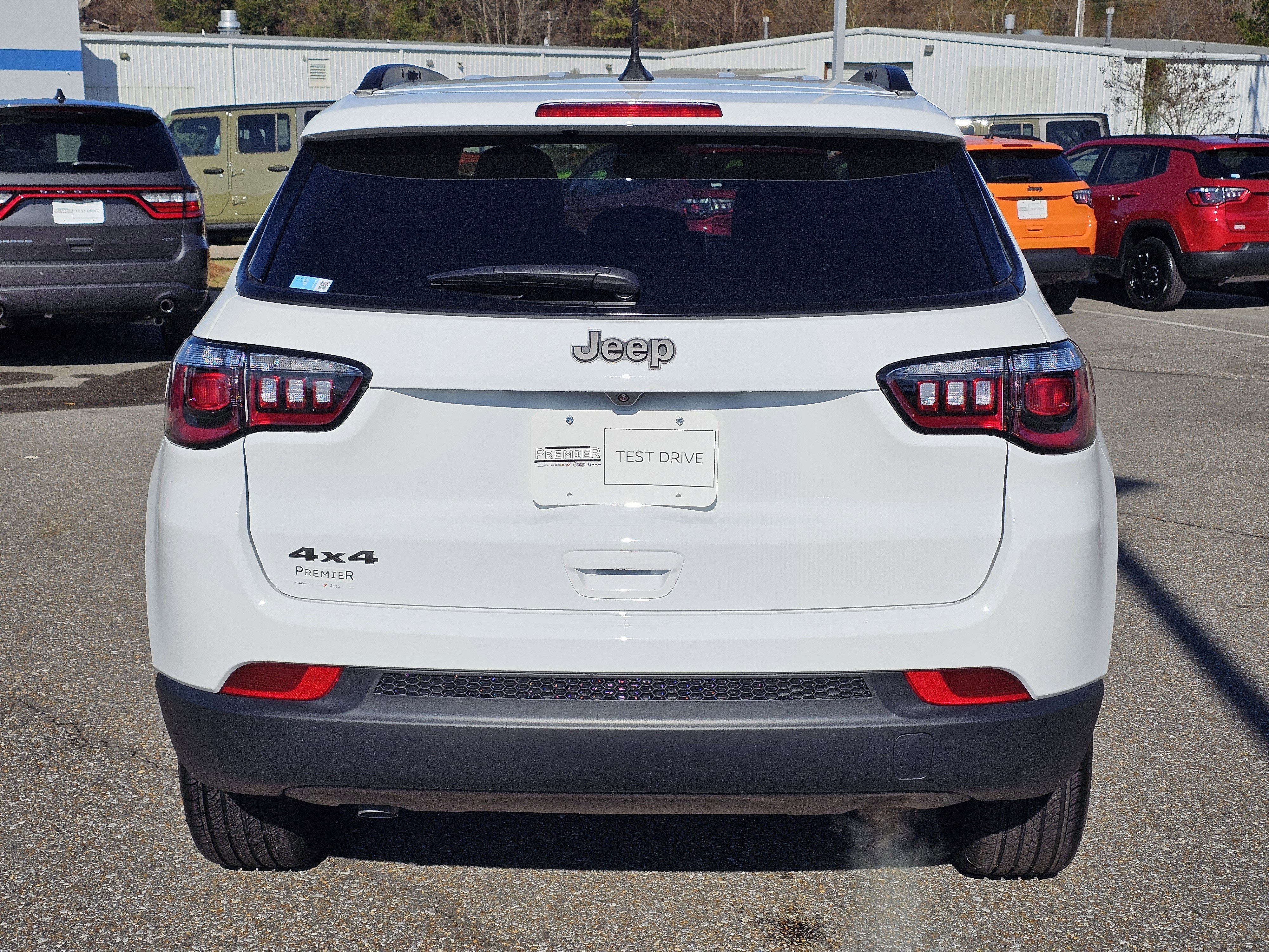 New 2026 Bright White Clearcoat Jeep Latitude Altitude image 10