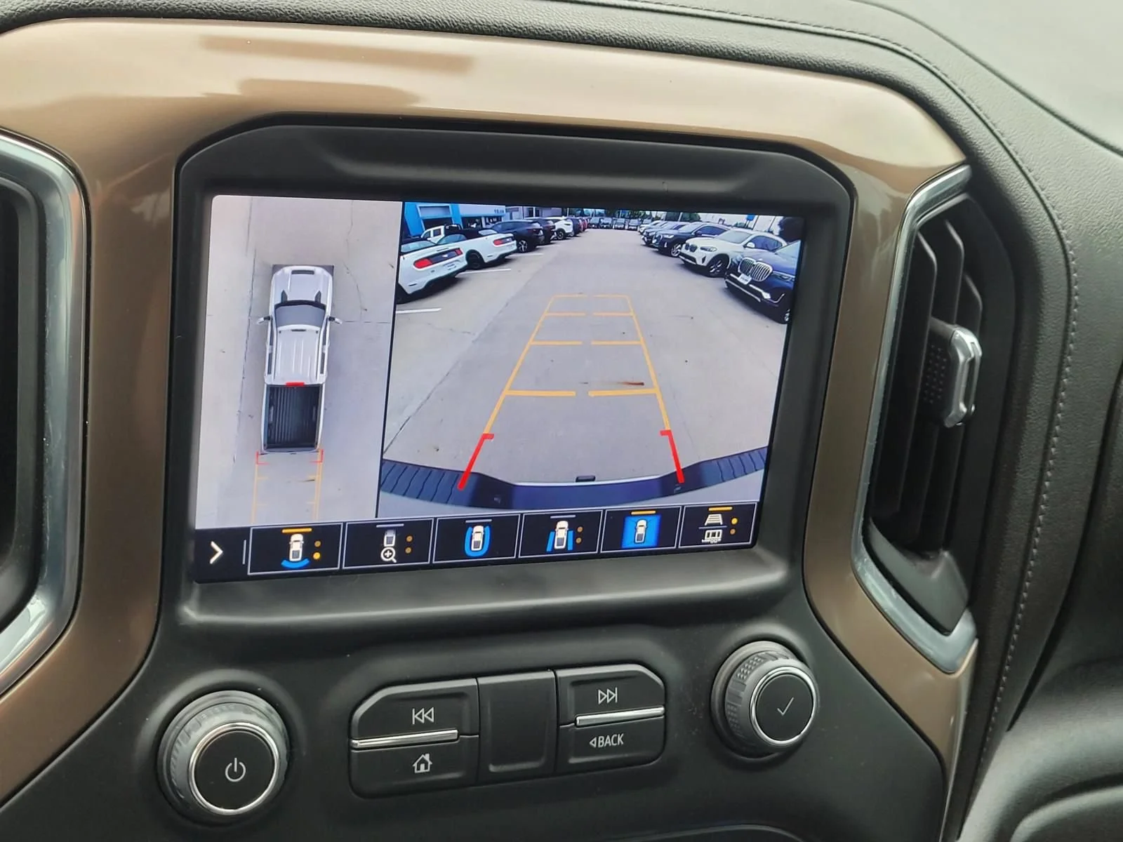 Used 2022 Silver Ice Metallic Chevrolet High Country image 26