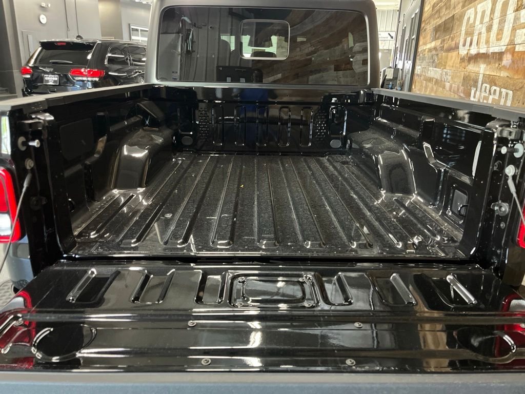 New 2026 Black Clear-Coat Exterior Paint Jeep 85th Anniversary Edition image 19