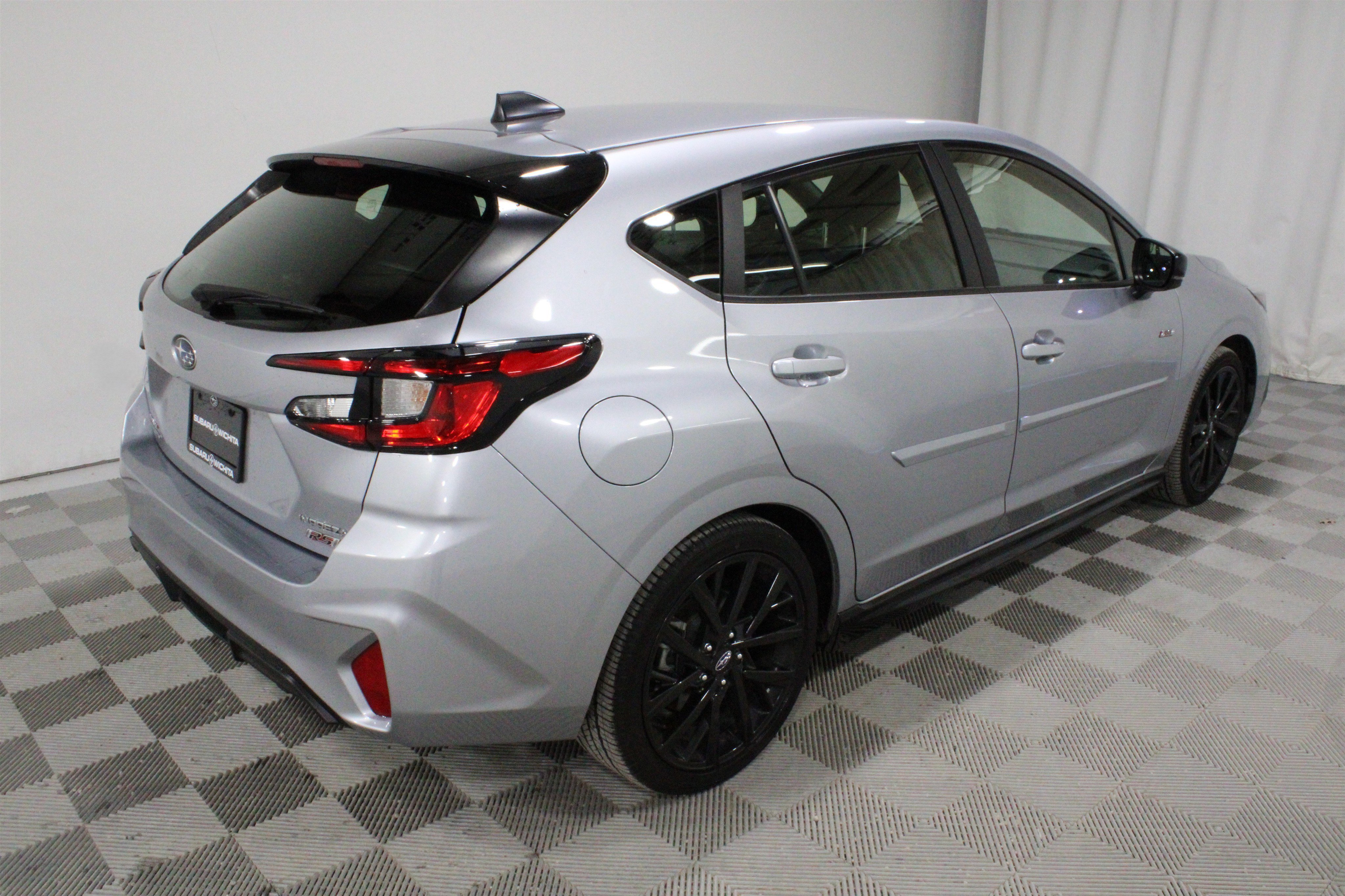 Used 2025 Ice Silver Metallic Subaru RS image 27