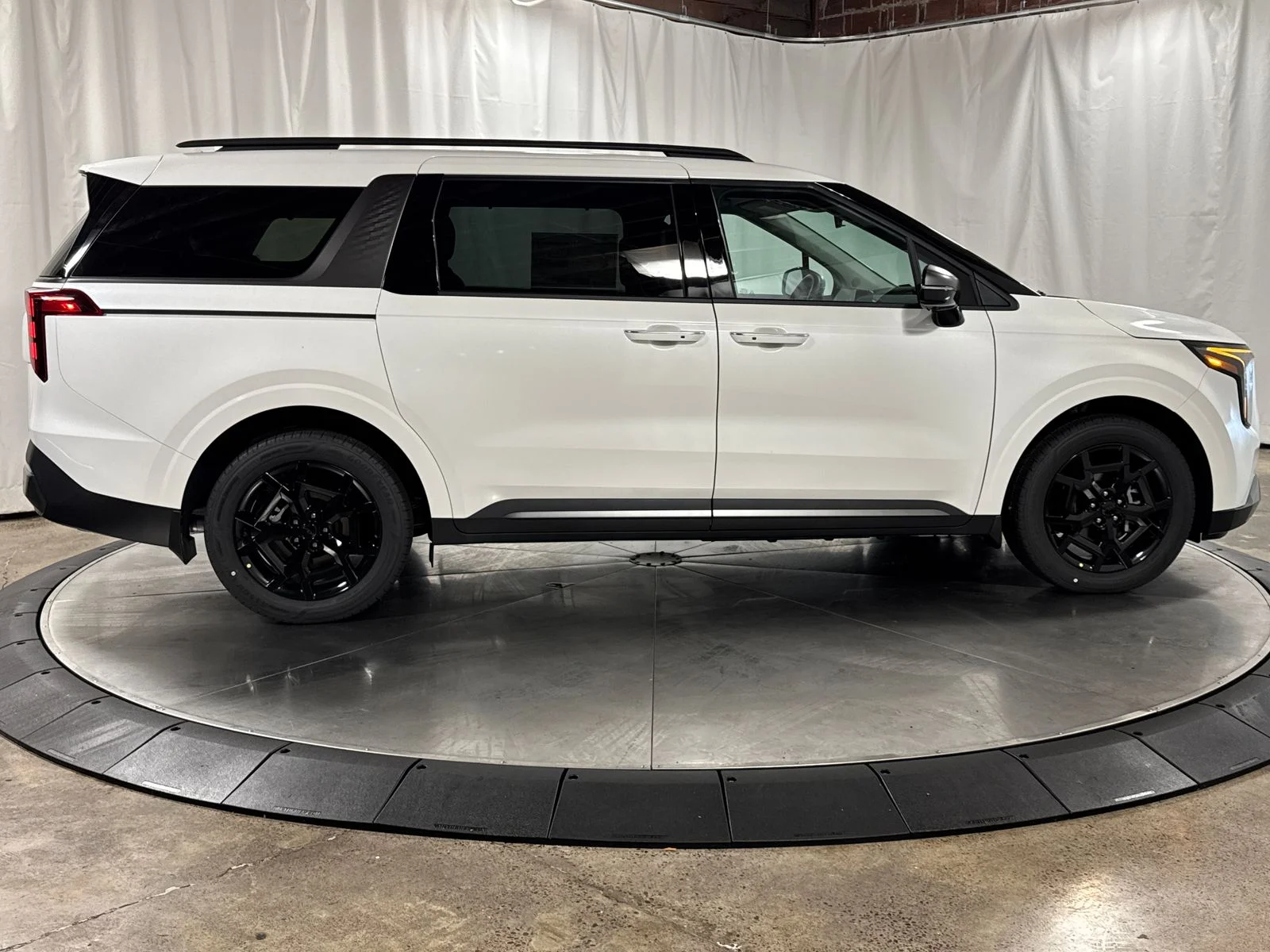 New 2027 Snow White Pearl Kia EX image 6