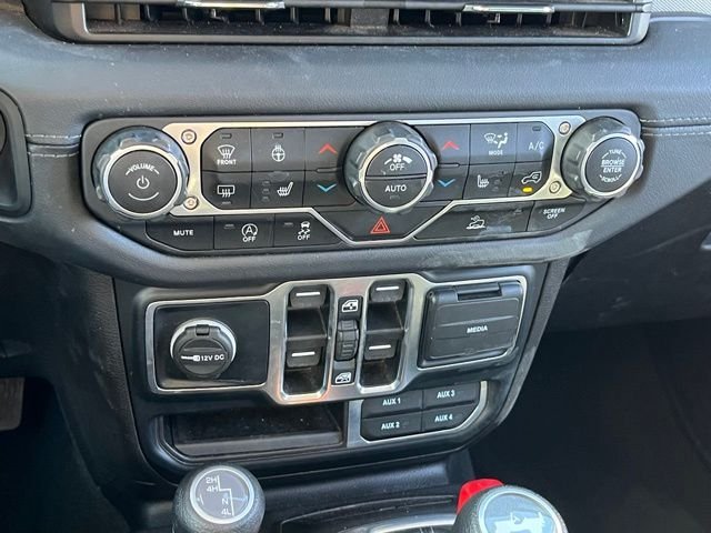 Used 2024 Silver Jeep Sahara image 25