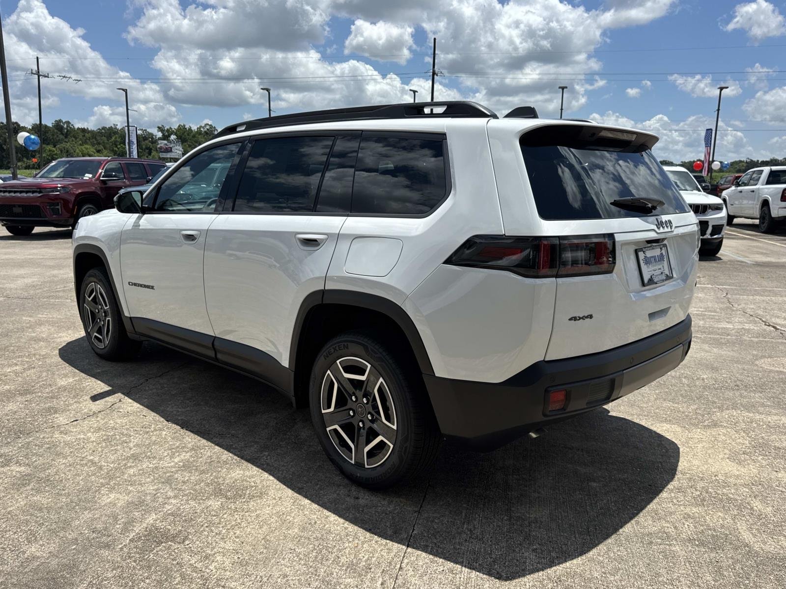 New 2026 Bright White Clear-Coat Exterior Paint Jeep Laredo image 4