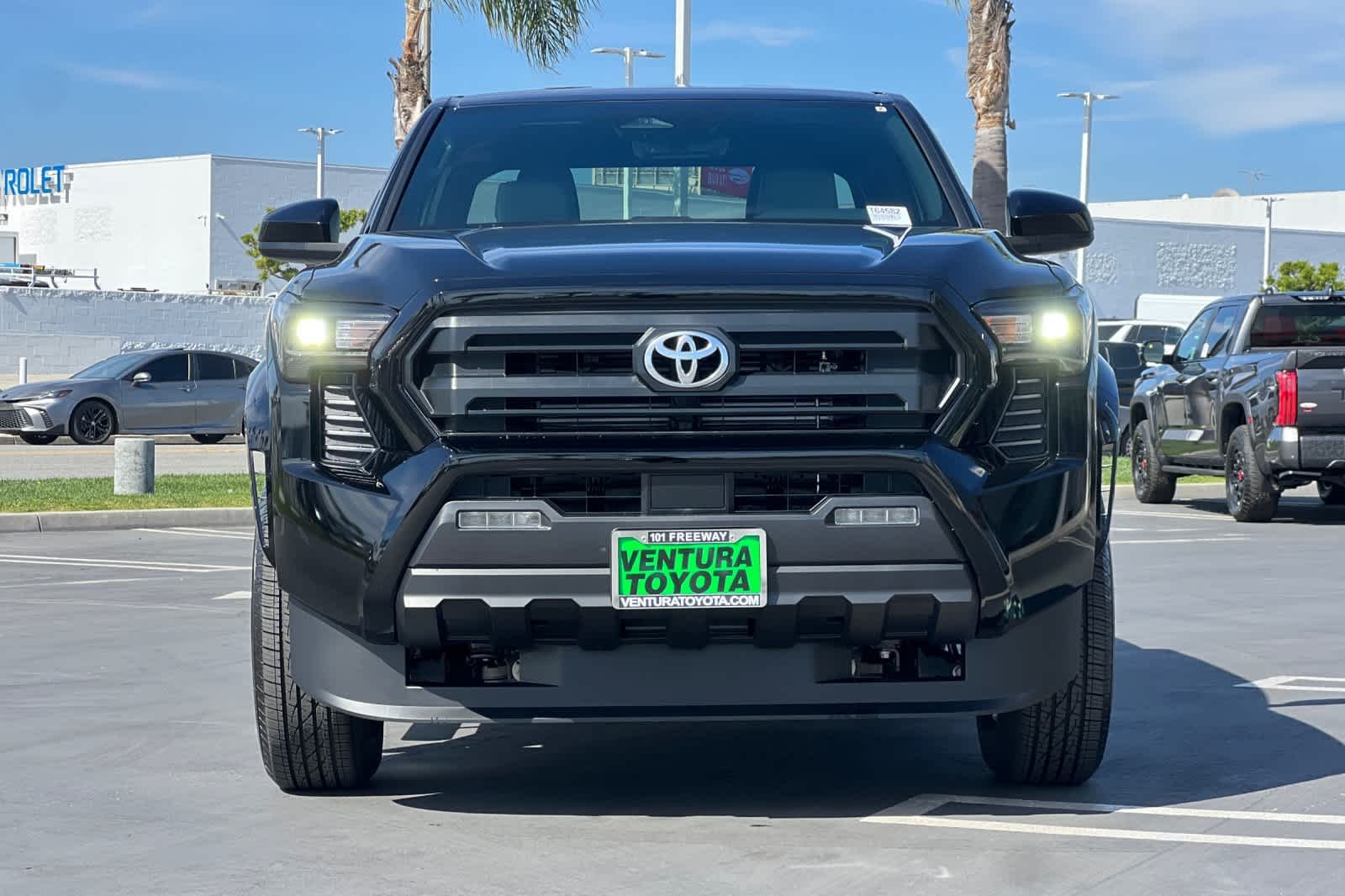 2026 Toyota Tacoma SR5 - Photo 9