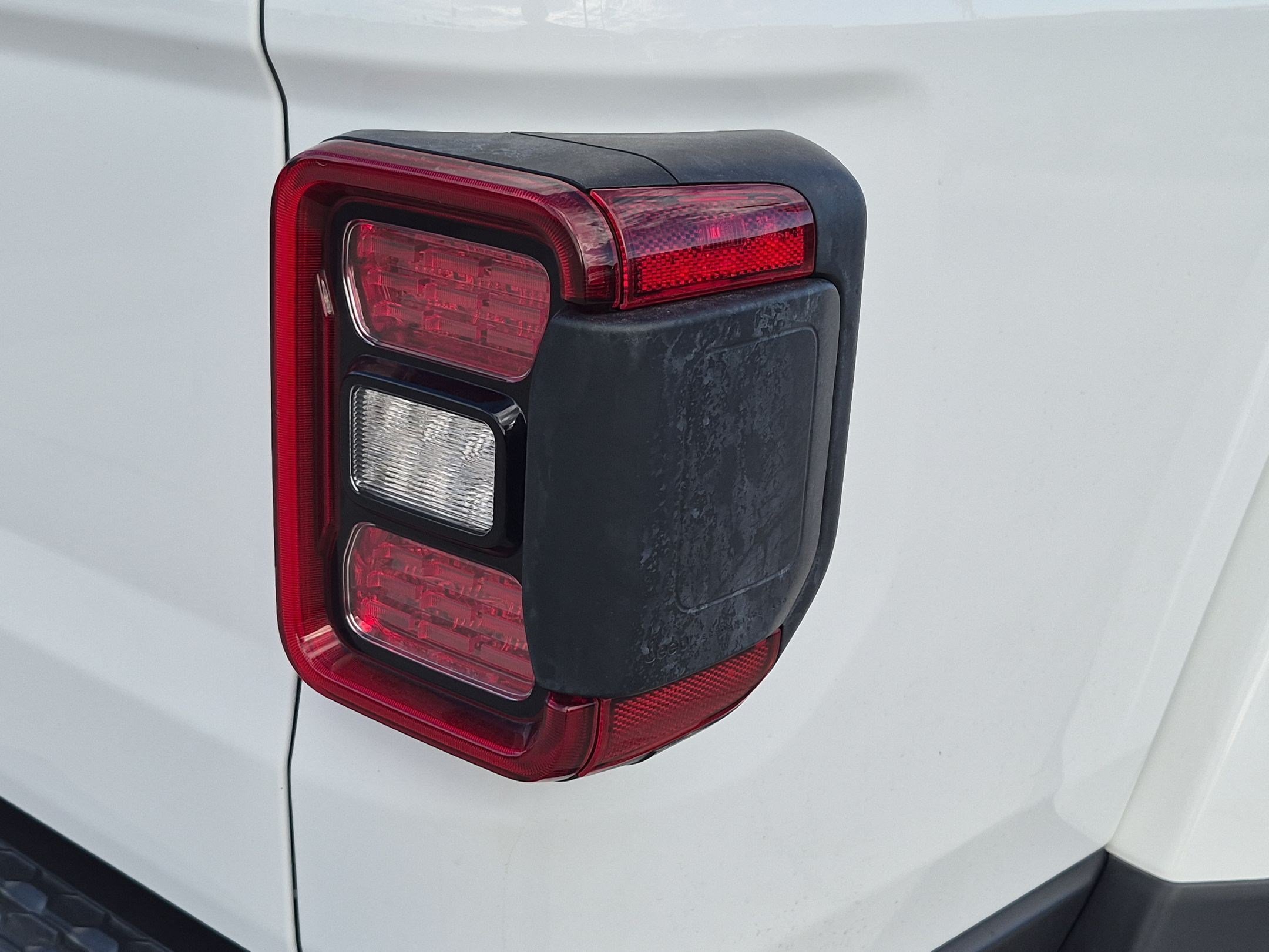 Certified Used 2021 Bright White Clearcoat Jeep Rubicon image 12