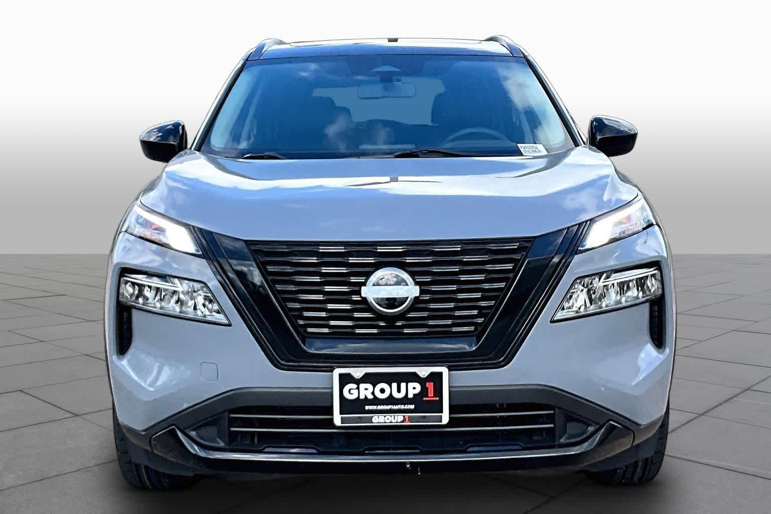 Used 2023 Boulder Gray Pearl/Super Black Nissan SV image 4