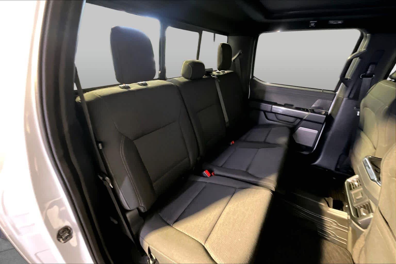 Used 2023 Oxford White Ford XLT image 20