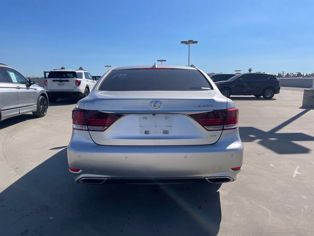 Used 2015 Liquid Platinum Lexus 460 L image 3