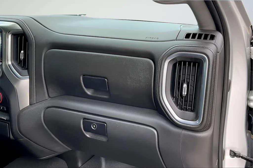 Used 2022 Silver Chevrolet RST image 20